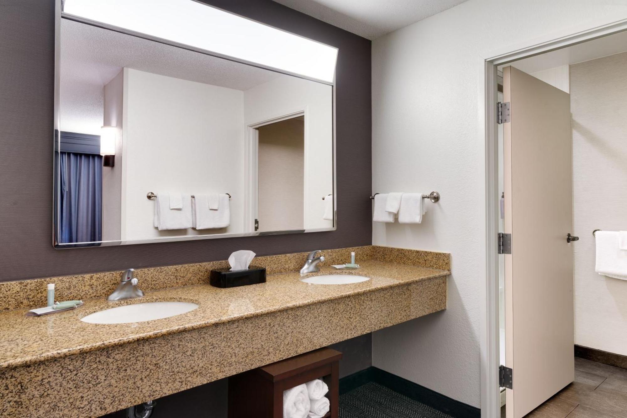 Courtyard By Marriott Johnson City Bagian luar foto